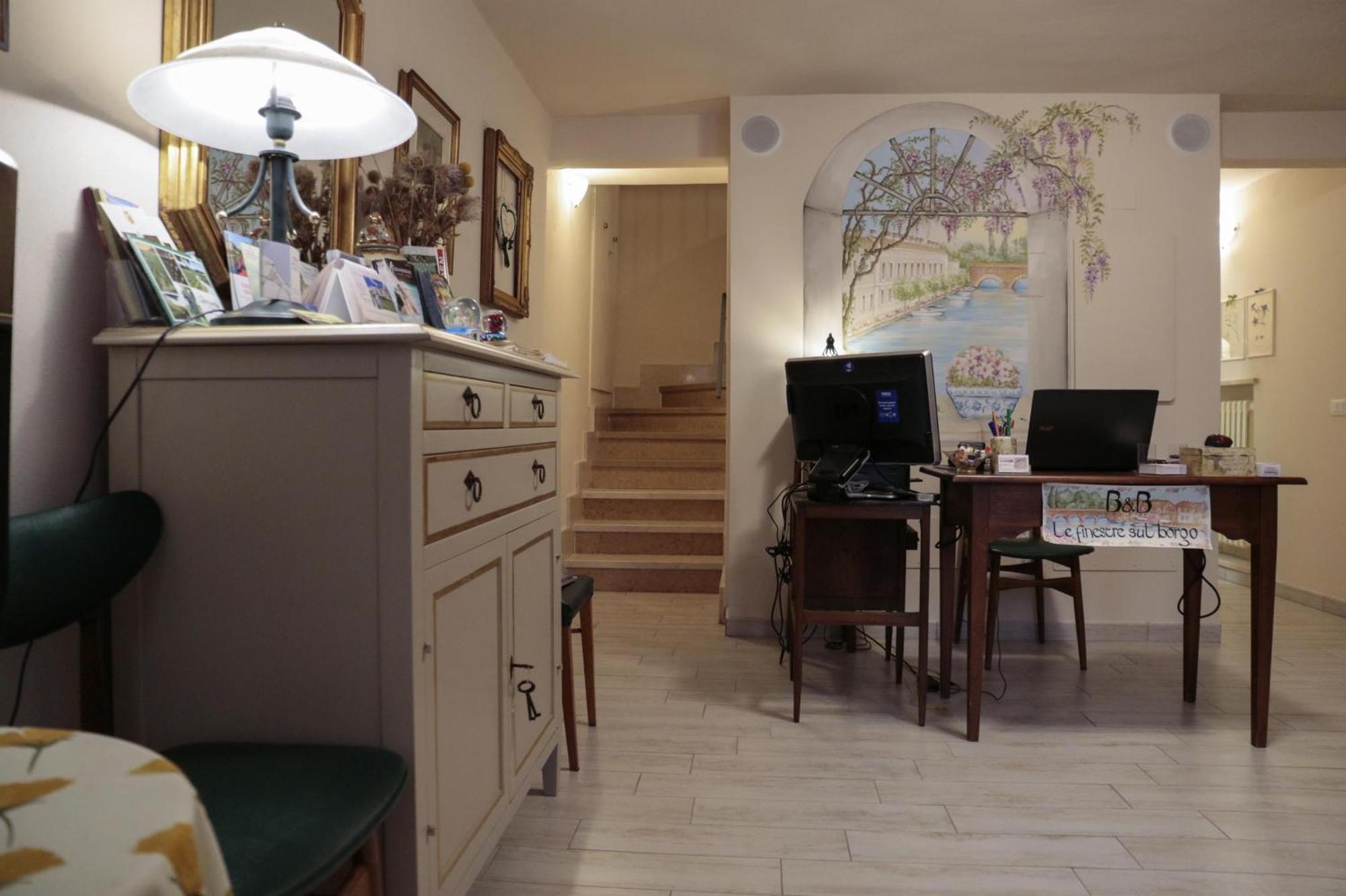 Le Finestre Sul Borgo Rooms Пескьера-дель-Гарда Экстерьер фото