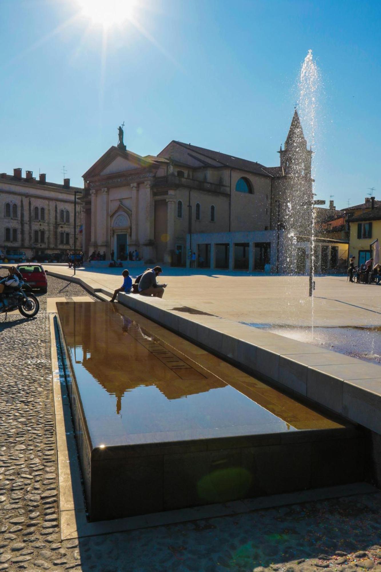 Le Finestre Sul Borgo Rooms Пескьера-дель-Гарда Экстерьер фото