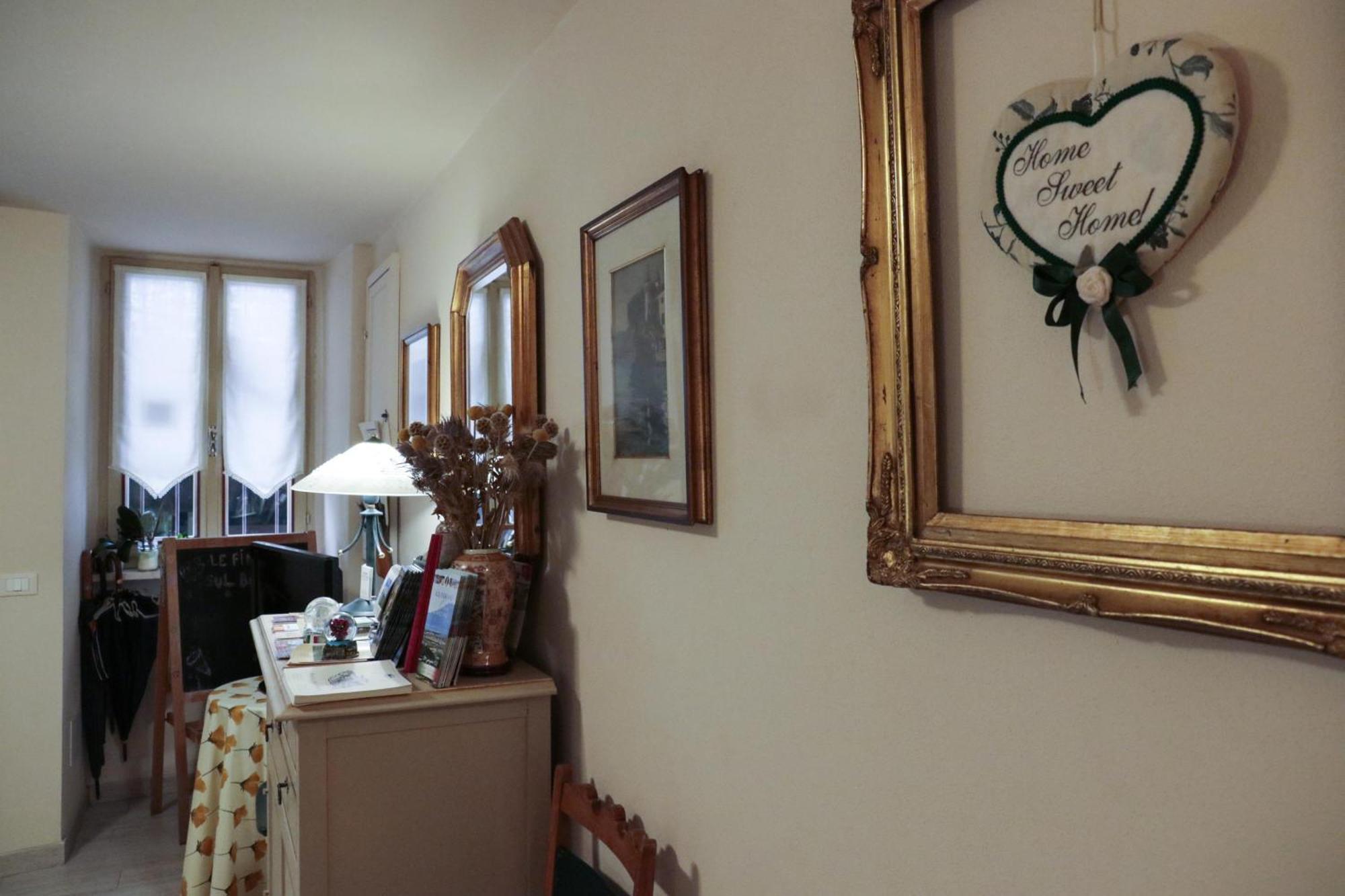 Le Finestre Sul Borgo Rooms Пескьера-дель-Гарда Экстерьер фото