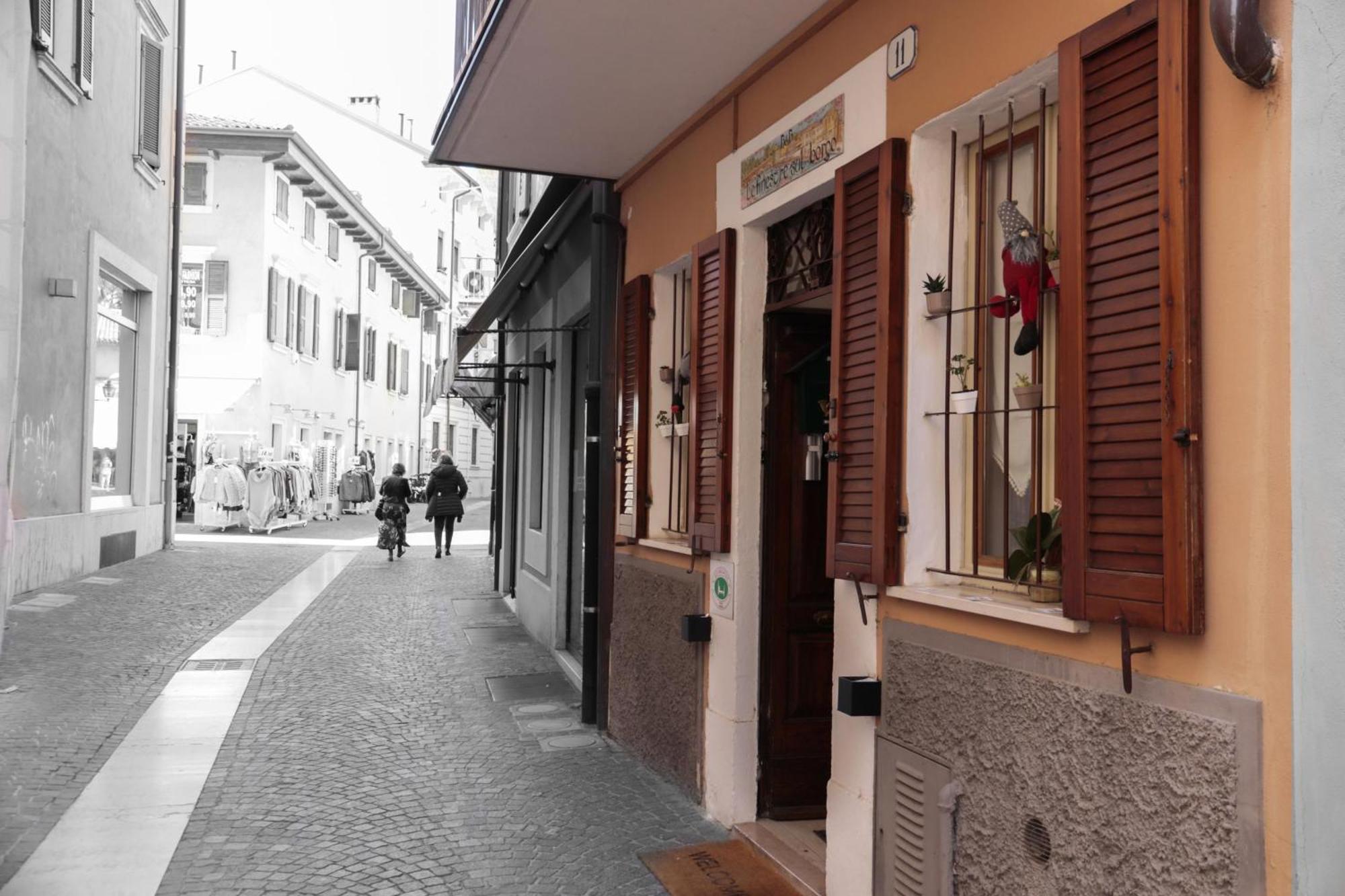 Le Finestre Sul Borgo Rooms Пескьера-дель-Гарда Экстерьер фото
