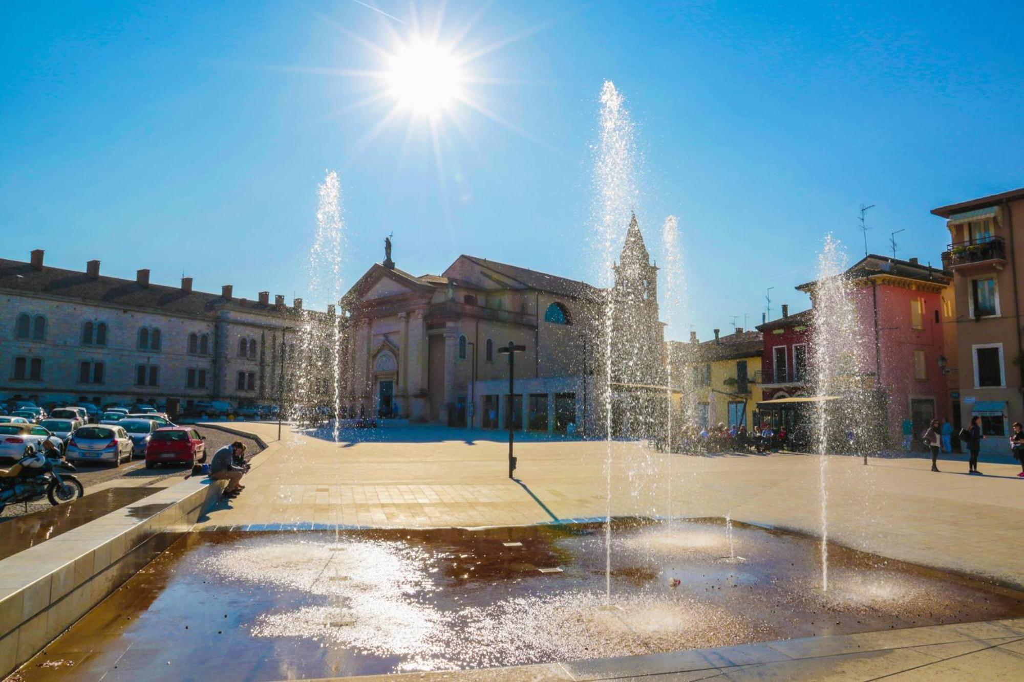 Le Finestre Sul Borgo Rooms Пескьера-дель-Гарда Экстерьер фото