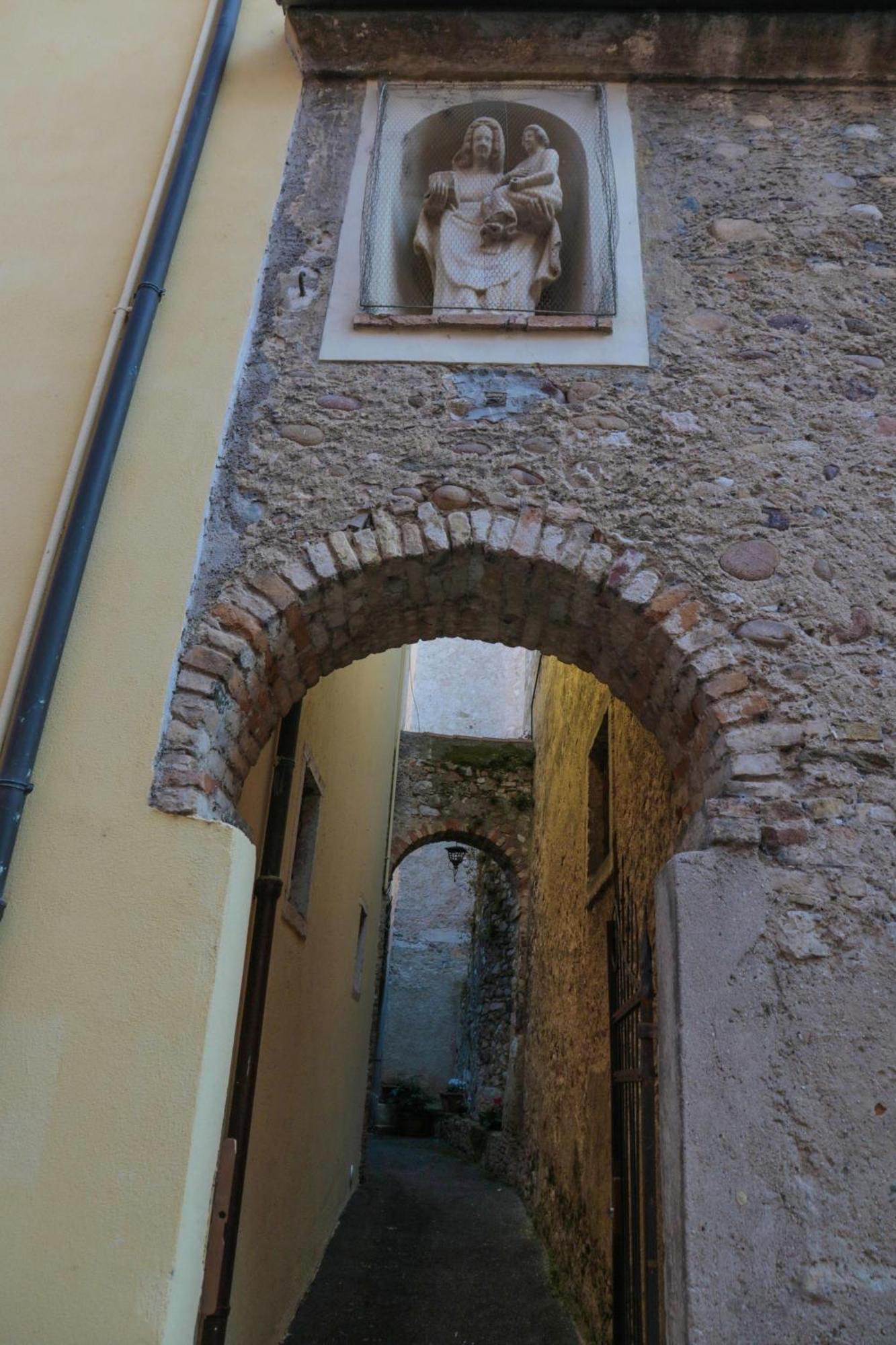 Le Finestre Sul Borgo Rooms Пескьера-дель-Гарда Экстерьер фото