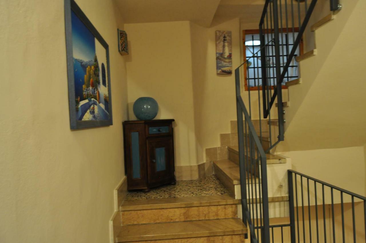 Le Finestre Sul Borgo Rooms Пескьера-дель-Гарда Экстерьер фото