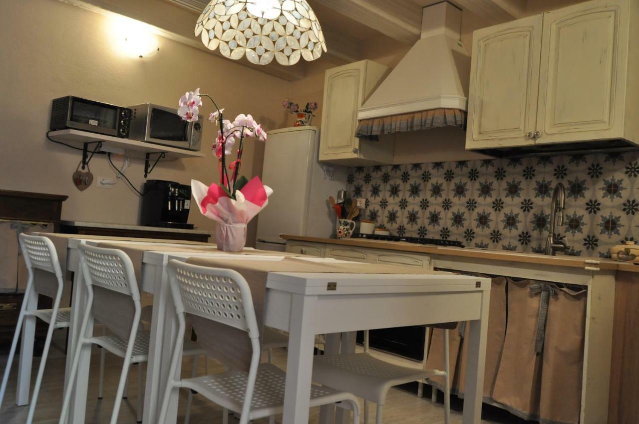 Le Finestre Sul Borgo Rooms Пескьера-дель-Гарда Экстерьер фото