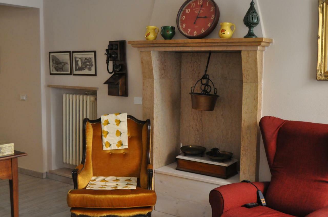 Le Finestre Sul Borgo Rooms Пескьера-дель-Гарда Экстерьер фото
