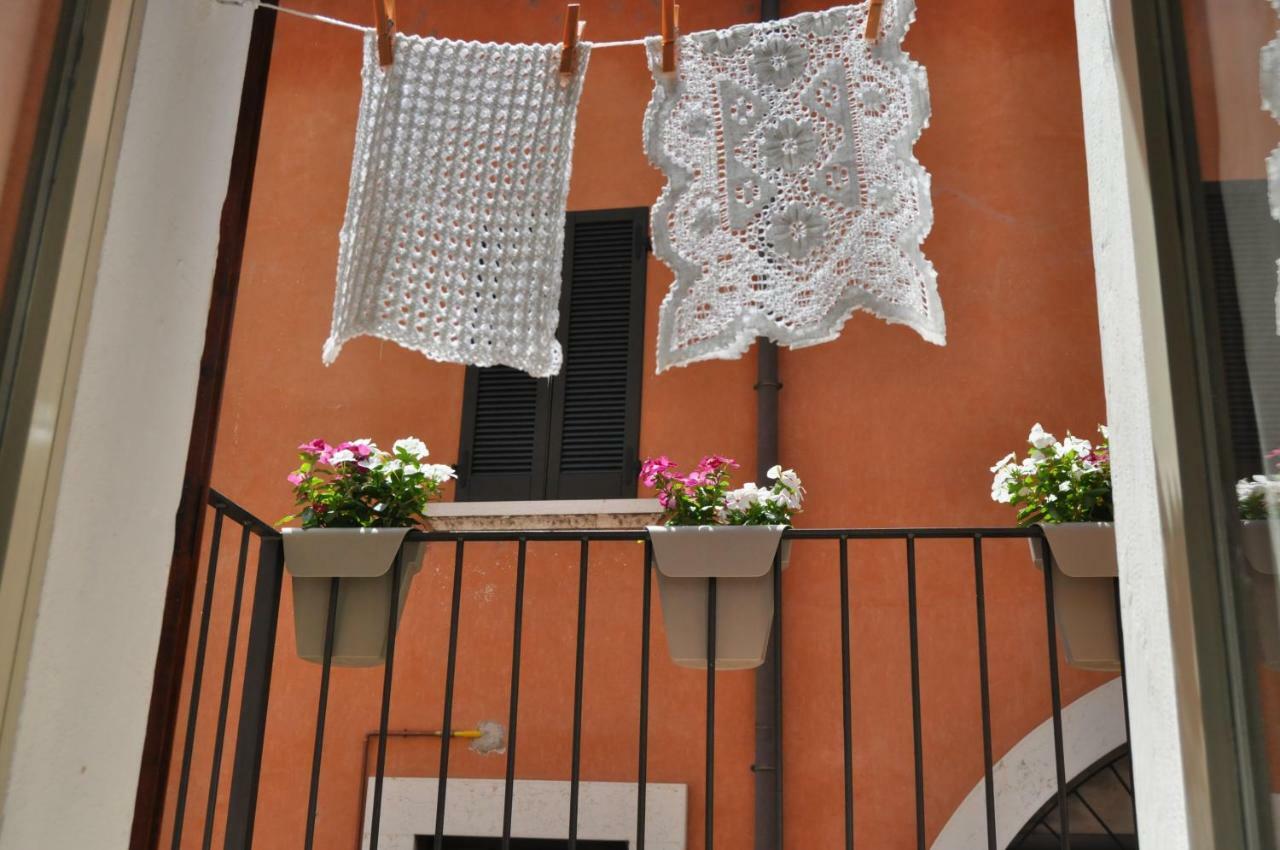 Le Finestre Sul Borgo Rooms Пескьера-дель-Гарда Экстерьер фото