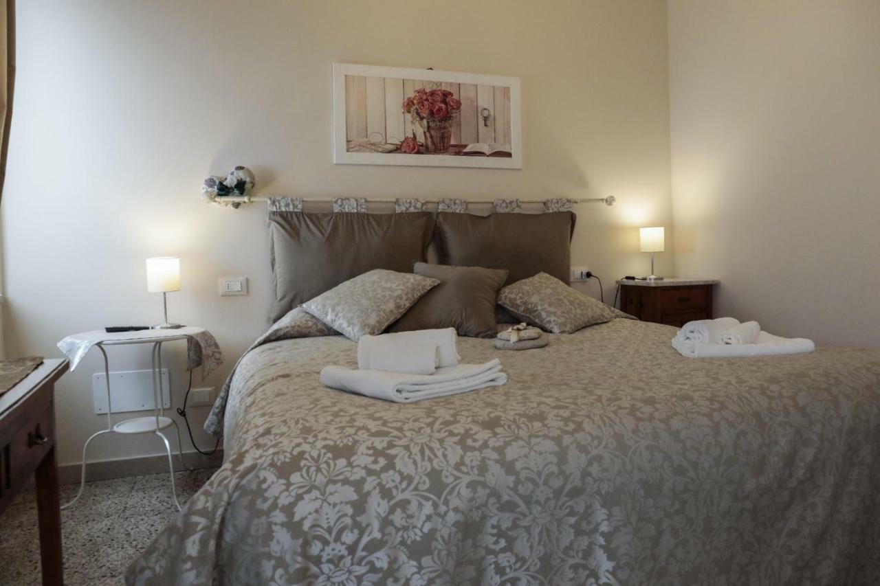 Le Finestre Sul Borgo Rooms Пескьера-дель-Гарда Экстерьер фото
