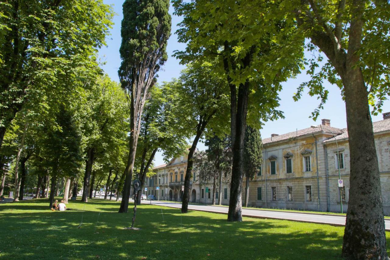 Le Finestre Sul Borgo Rooms Пескьера-дель-Гарда Экстерьер фото