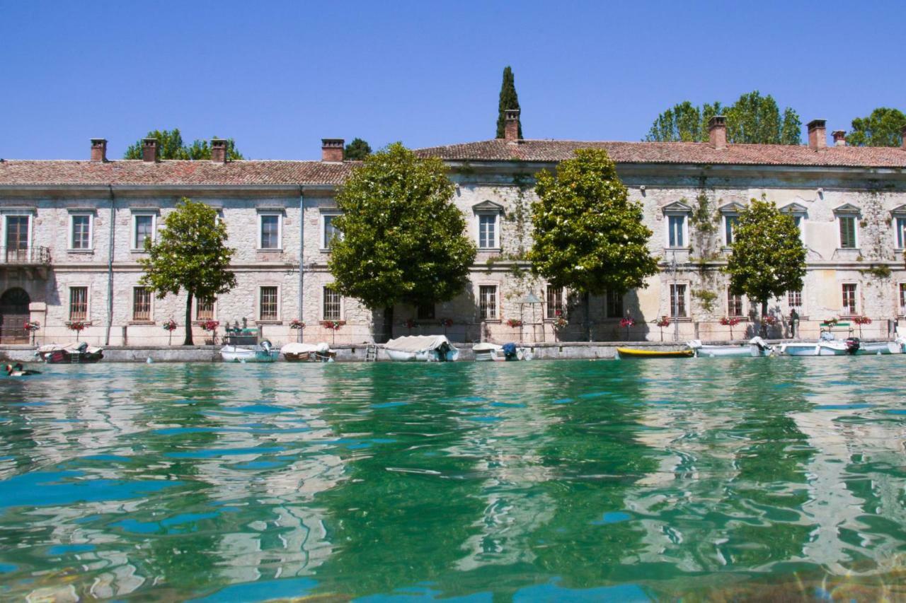 Le Finestre Sul Borgo Rooms Пескьера-дель-Гарда Экстерьер фото