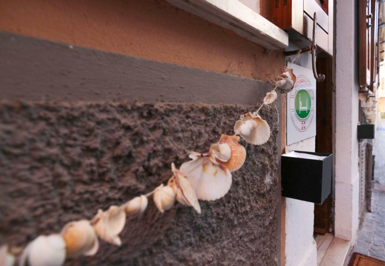 Le Finestre Sul Borgo Rooms Пескьера-дель-Гарда Экстерьер фото